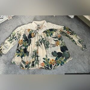 Hazel Floral Lace Blouse with Crochet Details. Women's Size Medium.